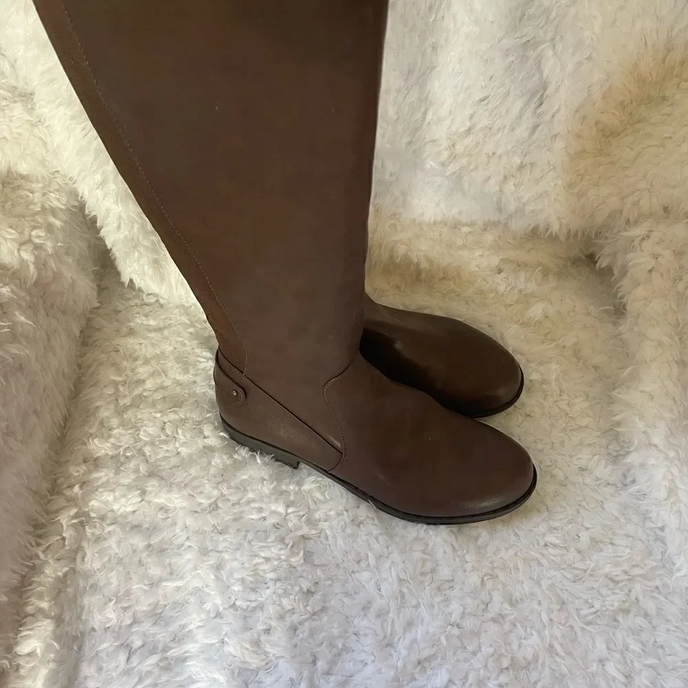 NWOT Brown knee high riding boots with side zipper and elastic extensions size9